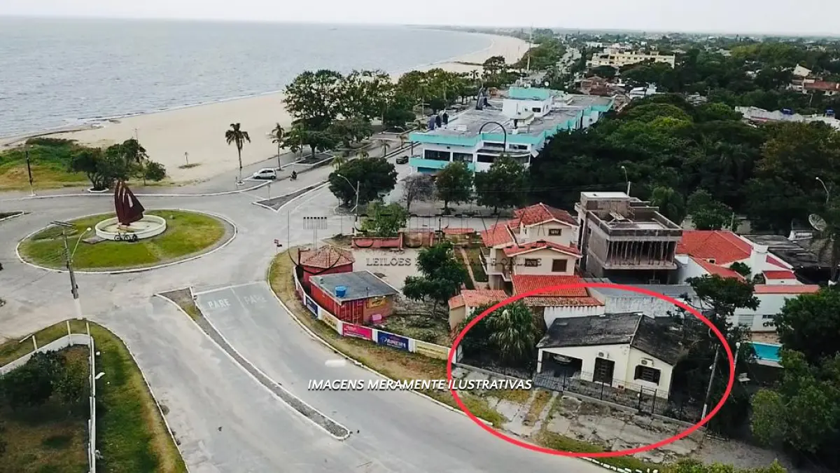 LOTE 001 - Leilão de uma casa na Praia do Laranjal em ótima localização