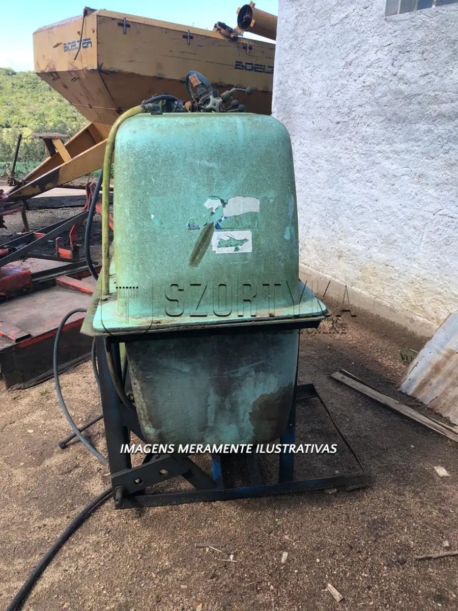 LOTE 05 - 01 (um) pulverizador, 800 litros, cor verde, sem as barras de pulverização