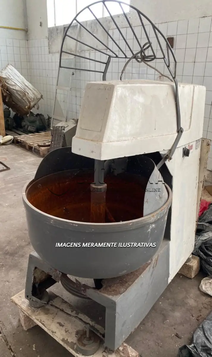 LOTE  - UMA AMASSADEIRA MARCA SUPERFECTA, CAPACIDADE PARA 50KG TRIFÁSICA
