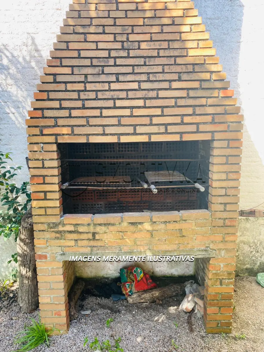 LOTE 001 - Leilão de uma casa na Praia do Laranjal em ótima localização