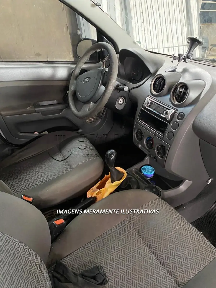 LOTE 001 - UM VEÍCULO FORD FIESTA SEDAN, 2006/2007, COMPLETO