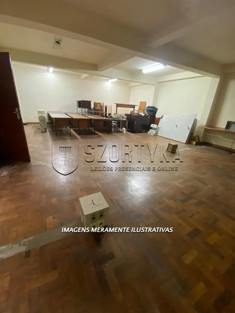 LOTE 001 - Conjunto de prédios edificados em terreno com 14.444, 57 m² na Praça Vinte de Setembro em Pelotas.