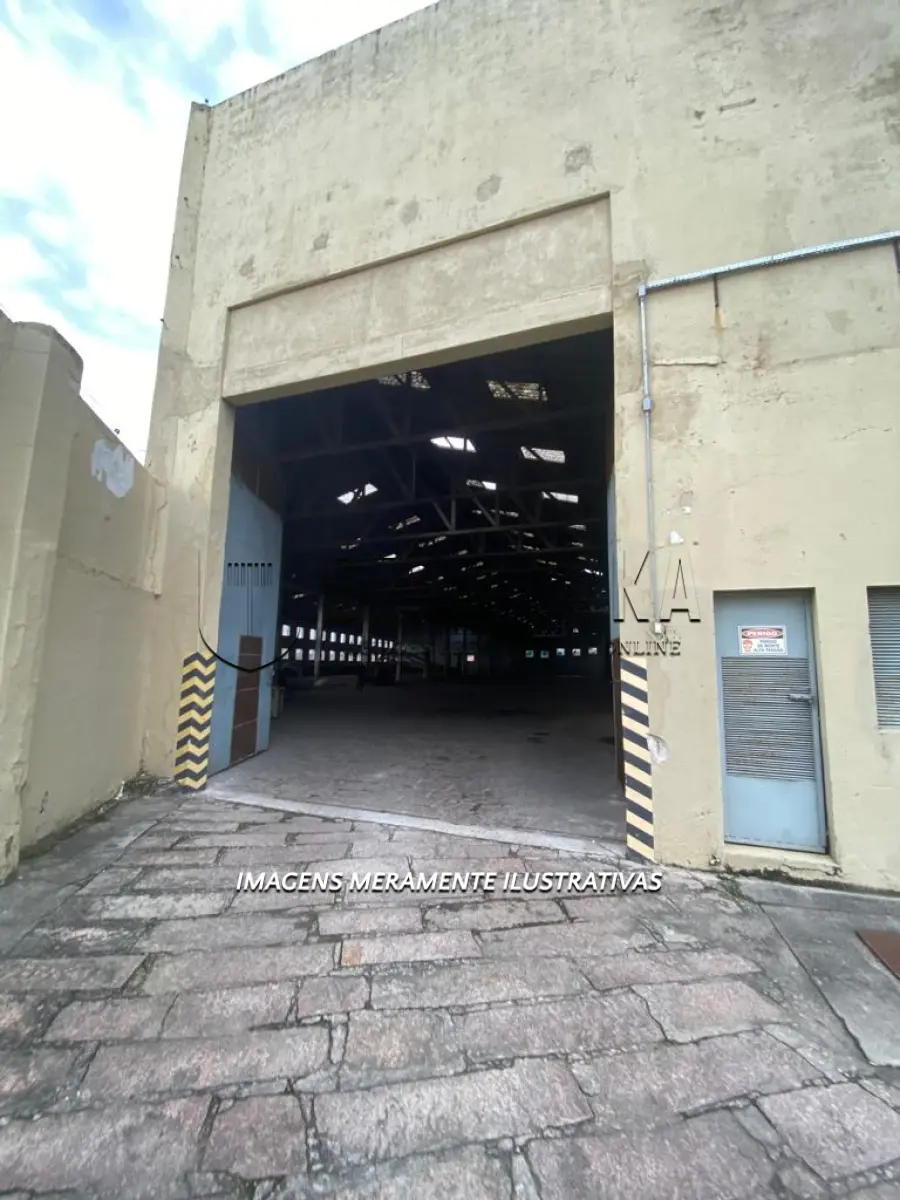 LOTE 001 - Conjunto de prédios edificados em terreno com 14.444, 57 m² na Praça Vinte de Setembro em Pelotas.