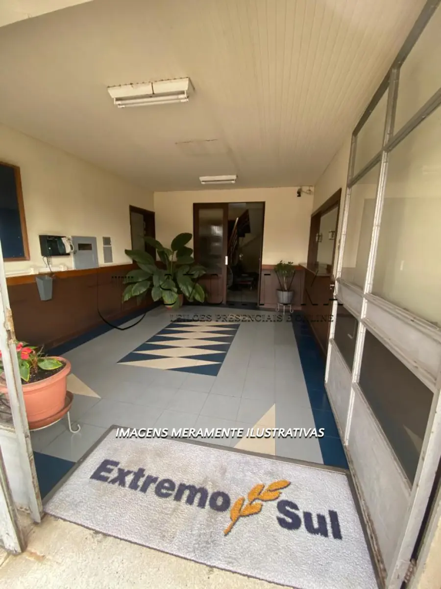 LOTE 001 - Conjunto de prédios edificados em terreno com 14.444, 57 m² na Praça Vinte de Setembro em Pelotas.