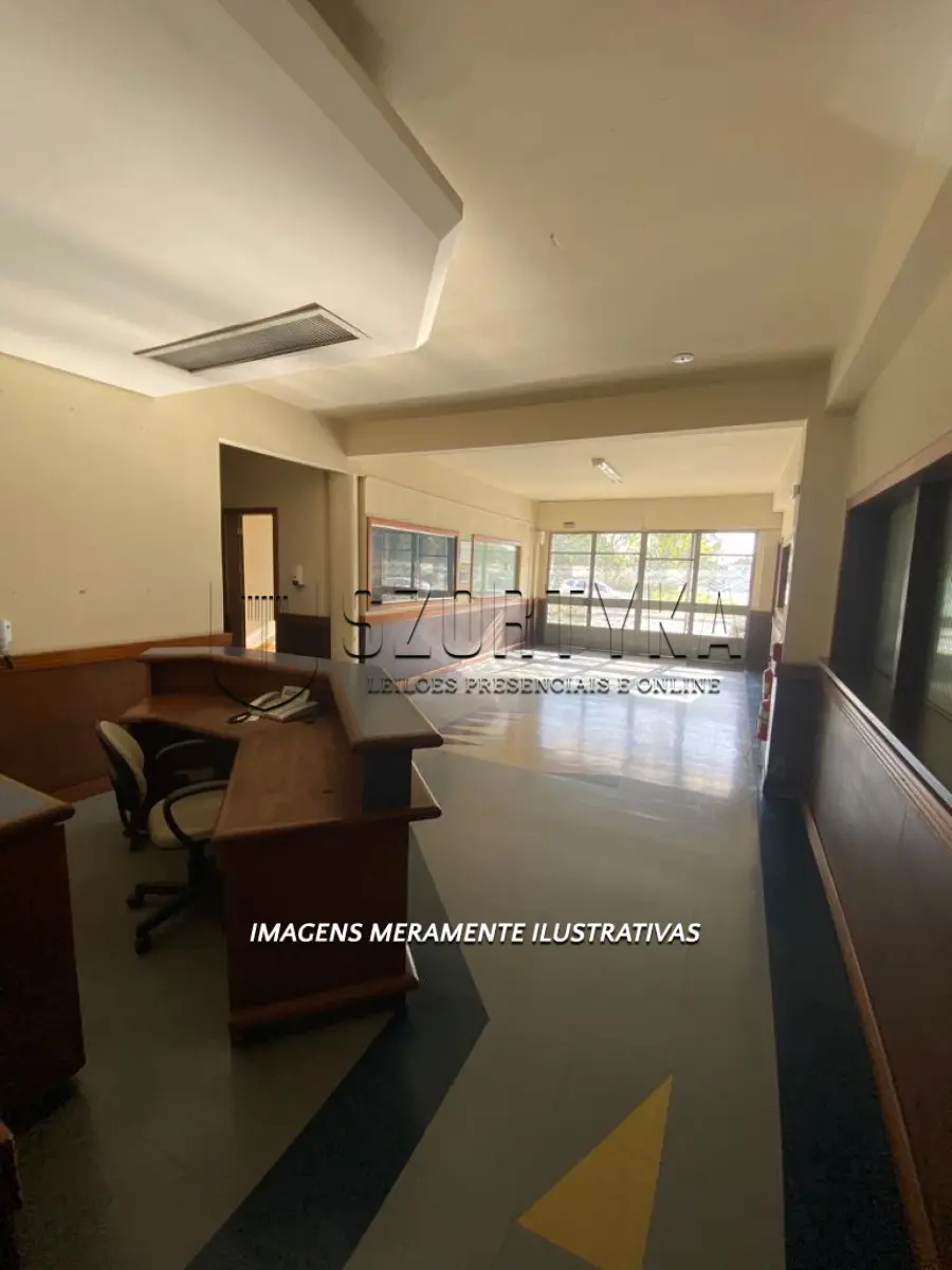 LOTE 001 - Conjunto de prédios edificados em terreno com 14.444, 57 m² na Praça Vinte de Setembro em Pelotas.