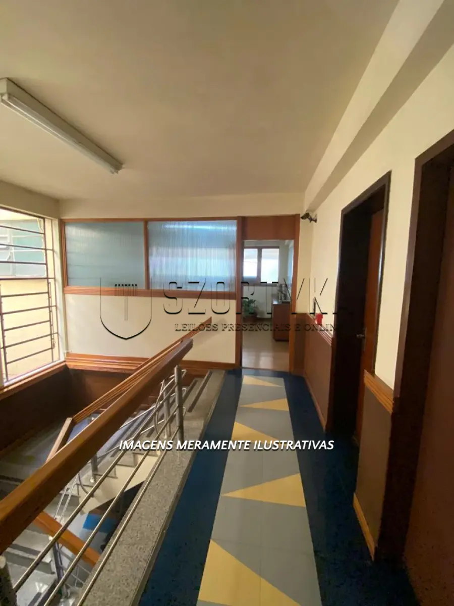 LOTE 001 - Conjunto de prédios edificados em terreno com 14.444, 57 m² na Praça Vinte de Setembro em Pelotas.