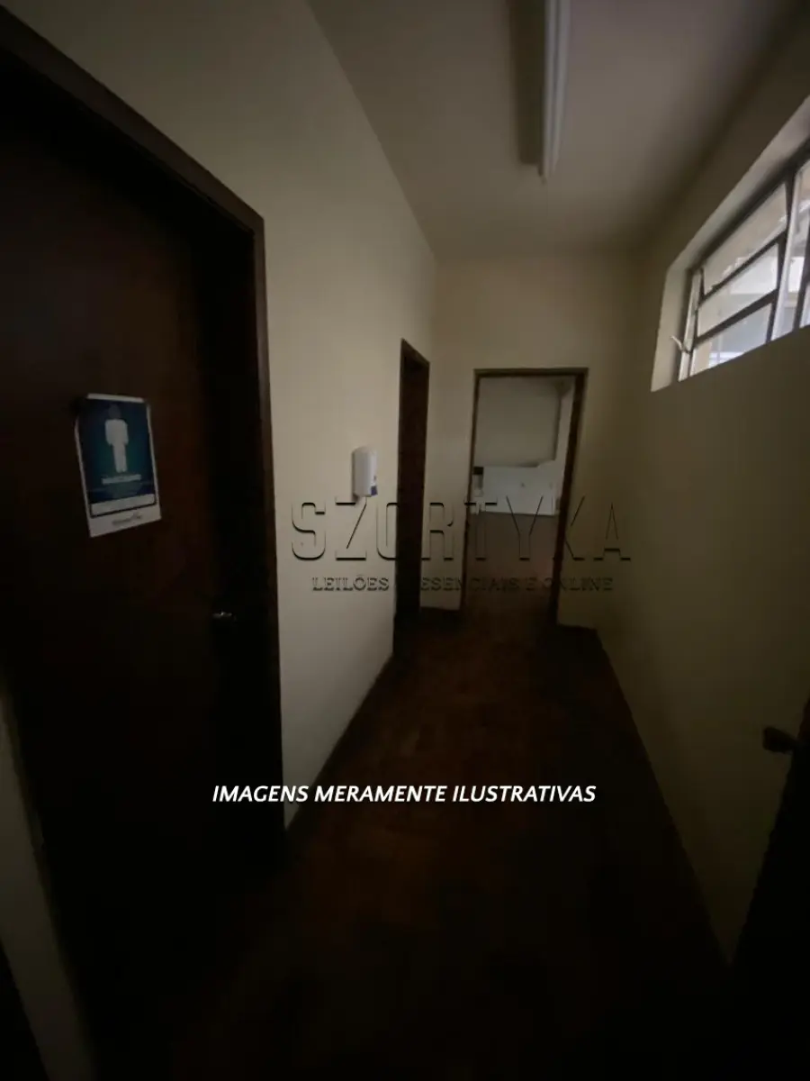 LOTE 001 - Conjunto de prédios edificados em terreno com 14.444, 57 m² na Praça Vinte de Setembro em Pelotas.