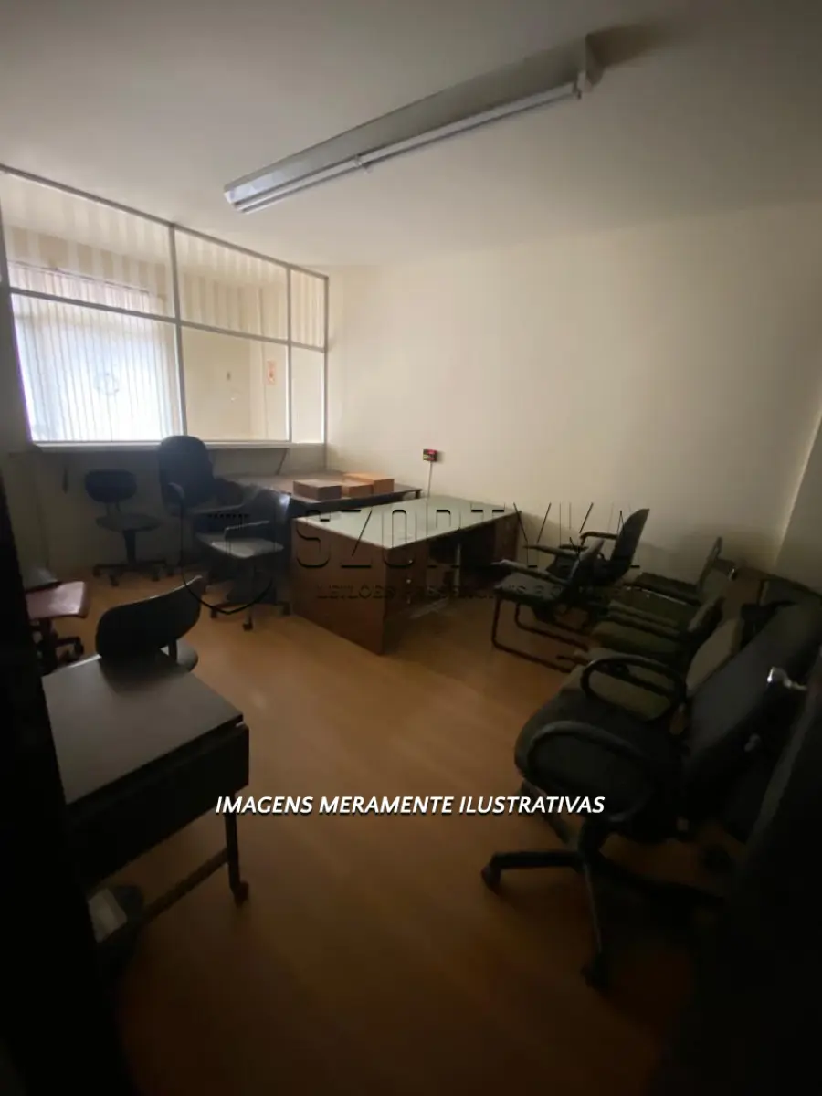 LOTE 001 - Conjunto de prédios edificados em terreno com 14.444, 57 m² na Praça Vinte de Setembro em Pelotas.