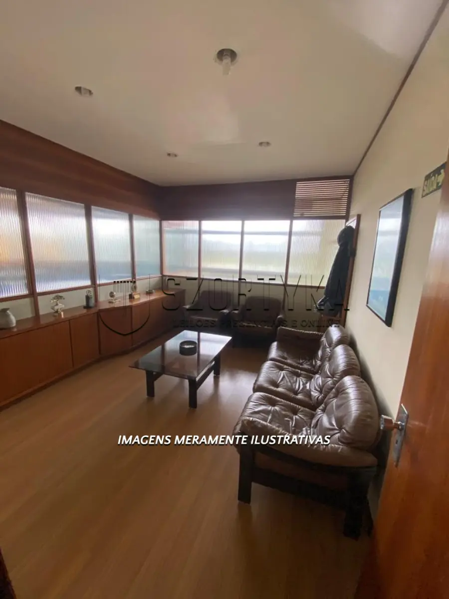 LOTE 001 - Conjunto de prédios edificados em terreno com 14.444, 57 m² na Praça Vinte de Setembro em Pelotas.