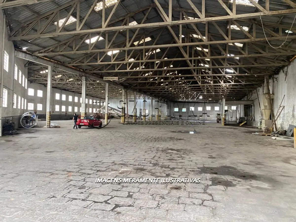 LOTE 001 - Conjunto de prédios edificados em terreno com 14.444, 57 m² na Praça Vinte de Setembro em Pelotas.