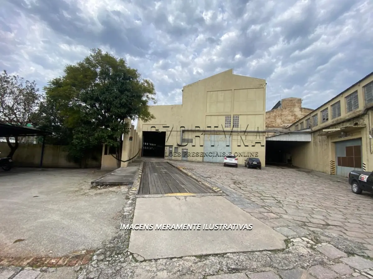 LOTE 001 - Conjunto de prédios edificados em terreno com 14.444, 57 m² na Praça Vinte de Setembro em Pelotas.