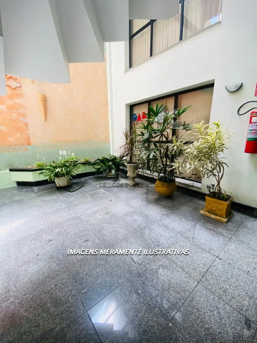 LOTE 001 - SALA COMERCIAL DE FRENTE PARA A RUA FELIX DA CUNHA EM PELOTAS