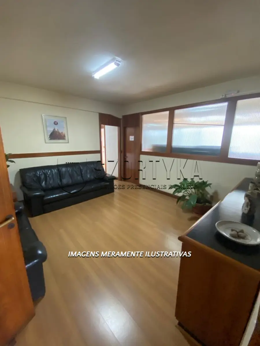 LOTE 001 - Conjunto de prédios edificados em terreno com 14.444, 57 m² na Praça Vinte de Setembro em Pelotas.
