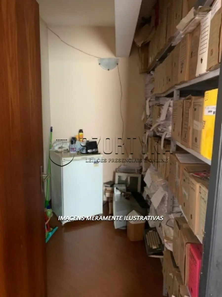 LOTE 001 - SALA COMERCIAL DE FRENTE PARA A RUA FELIX DA CUNHA EM PELOTAS