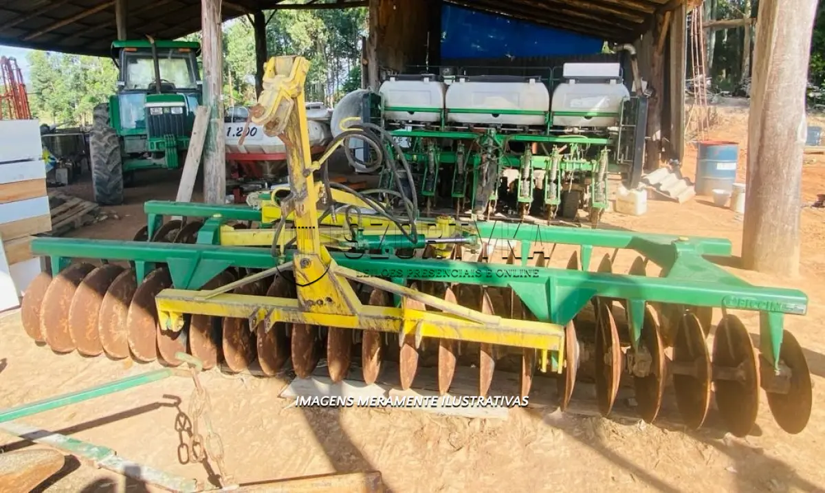 LOTE 001 - UMA GRADE COM 44 DISCOS, MARCA PICCIN