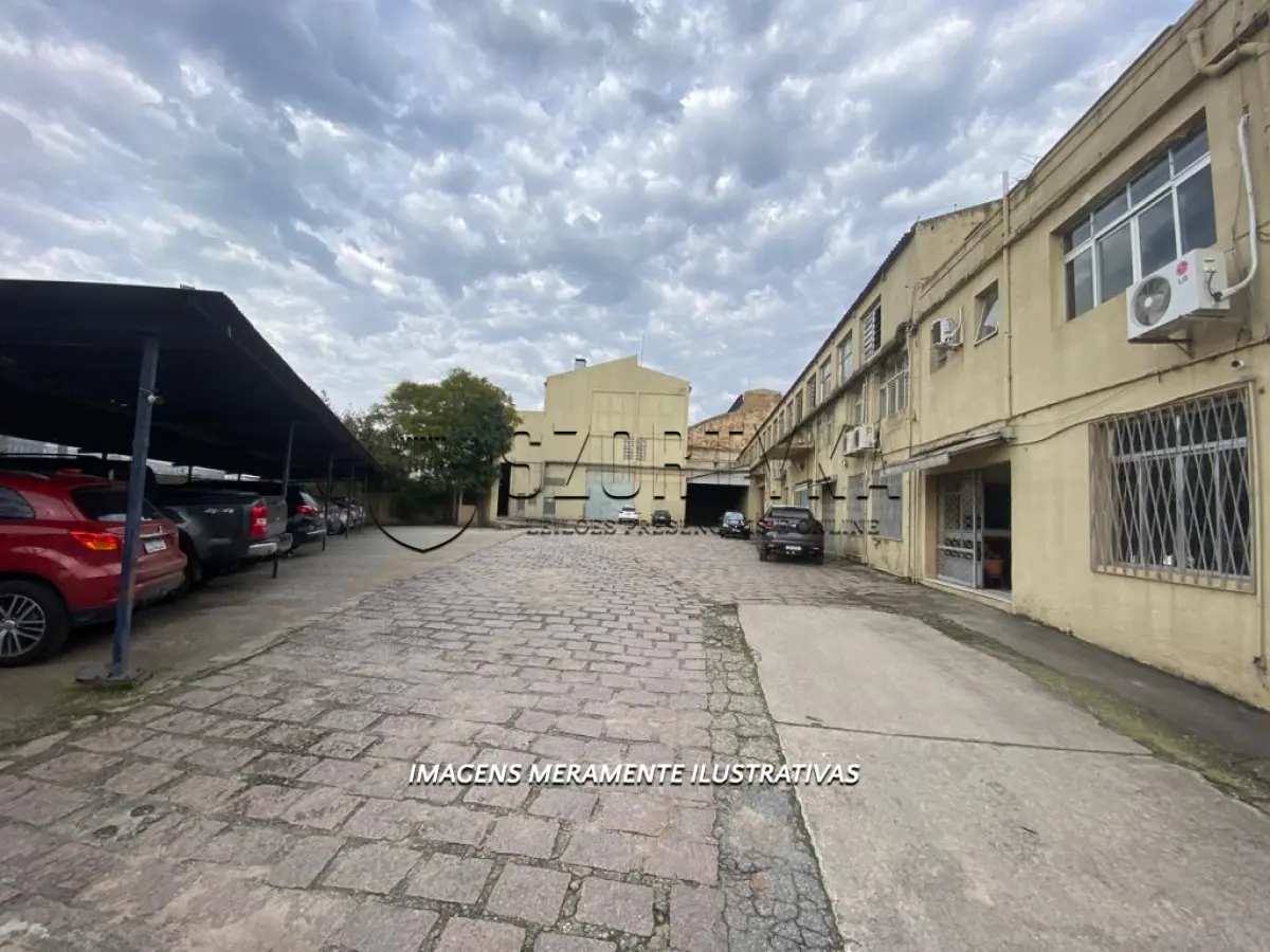 LOTE 001 - Conjunto de prédios edificados em terreno com 14.444, 57 m² na Praça Vinte de Setembro em Pelotas.