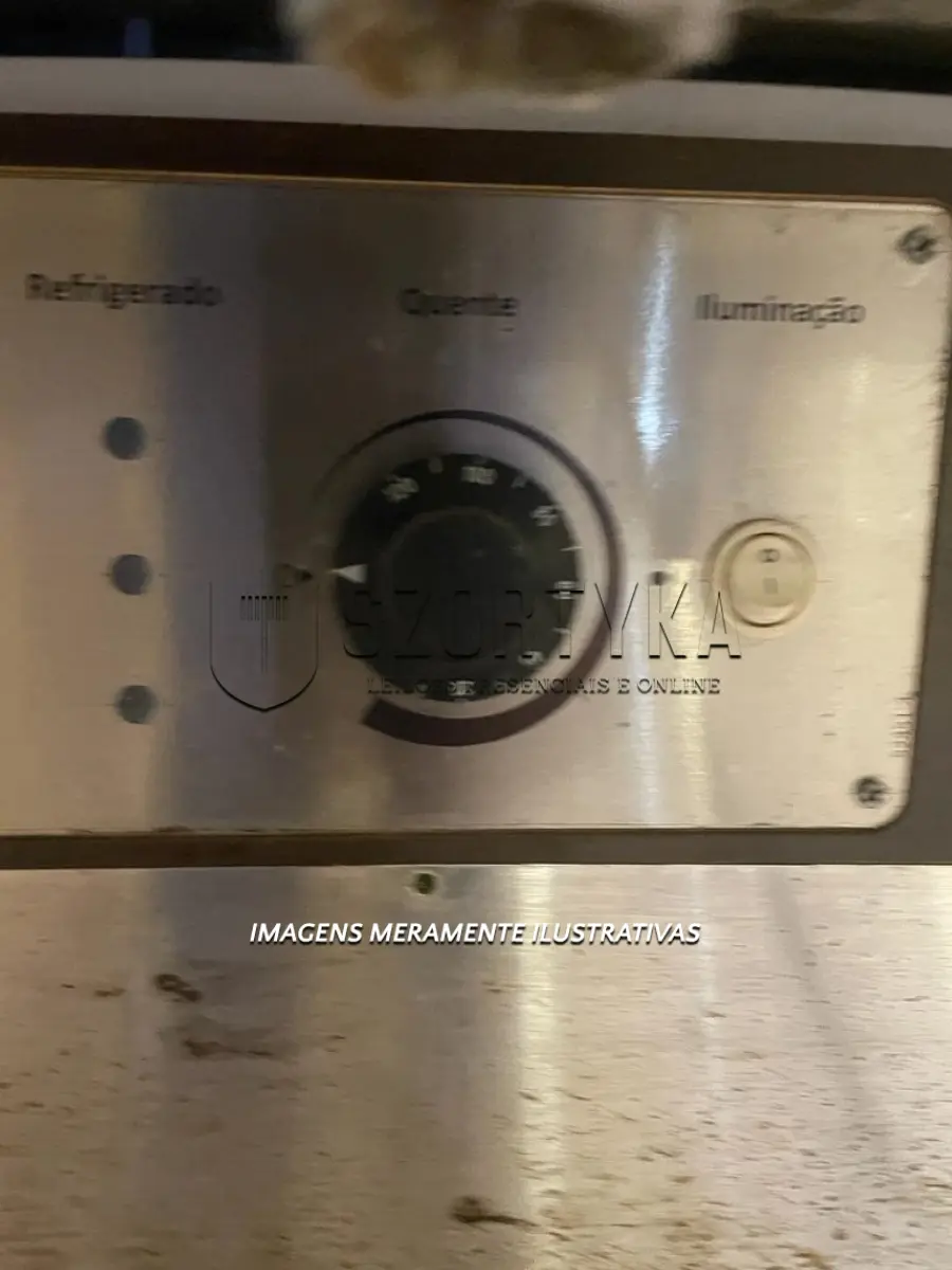 LOTE 006 - 01 MESA DE BUFFET, MARCA REFRIMATE