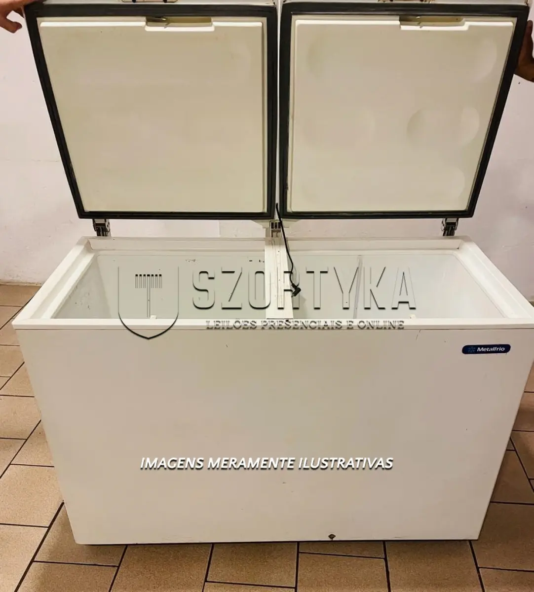 LOTE 007 - 01 FREEZER HORIZONTAL BRANCO, DUAS TAMPAS