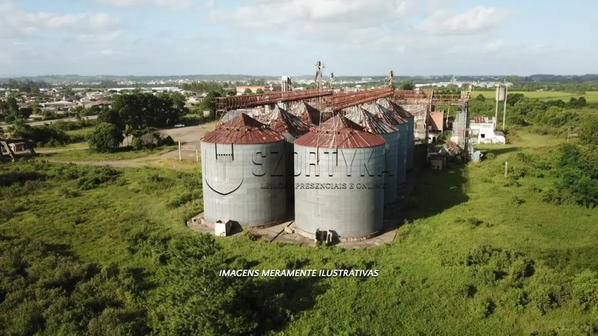 LOTE 003 - 08 SILOS