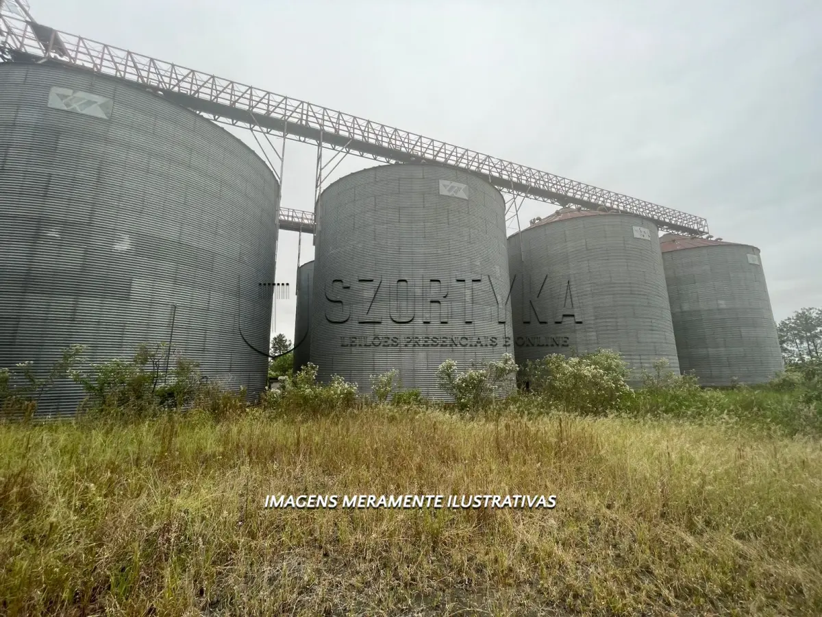 LOTE 003 - 08 SILOS