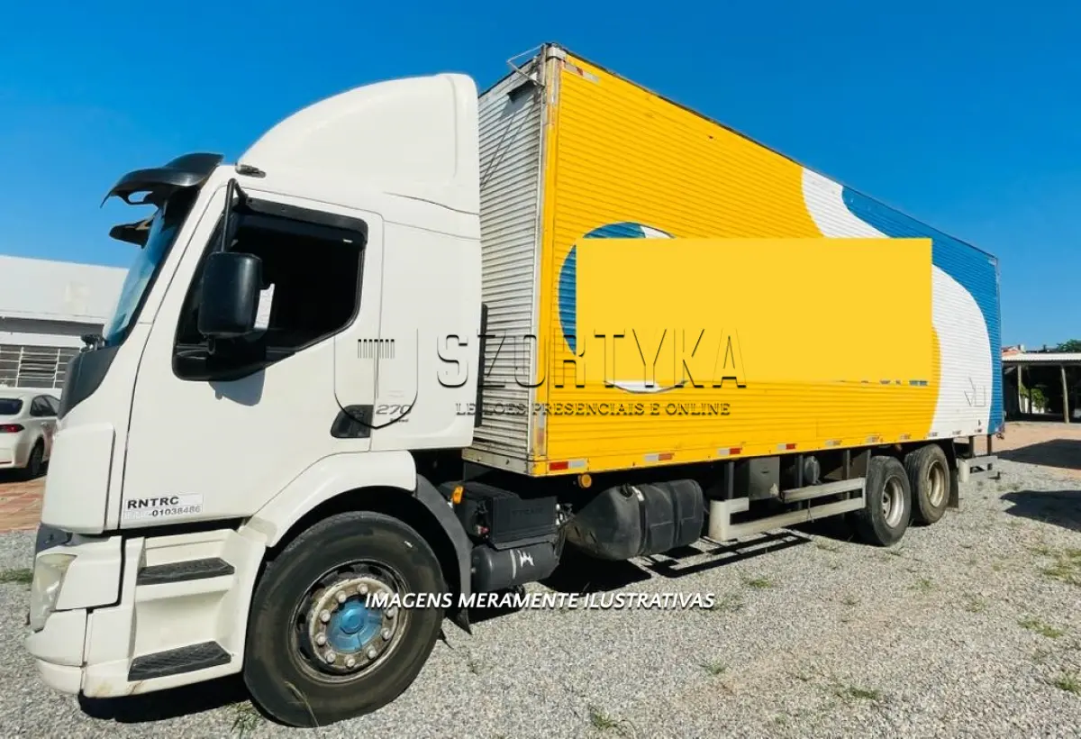 LOTE 002 - VEÍCULO VOLVO/VM 270 6X2R, ANO/MOD 2014/2014, COM BAÚ