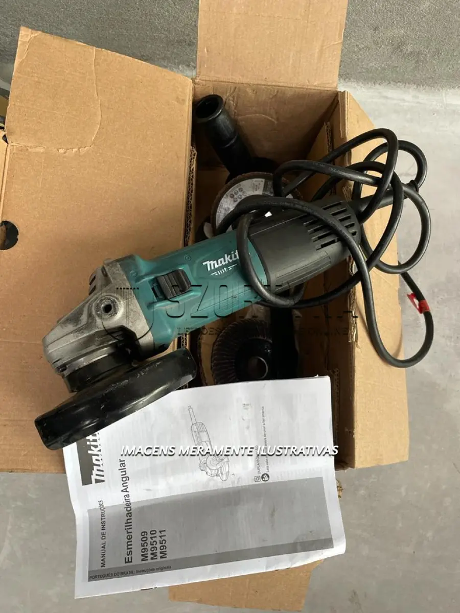 LOTE 034 - ESMERILHADEIRA MAKITA 220/240V 850W