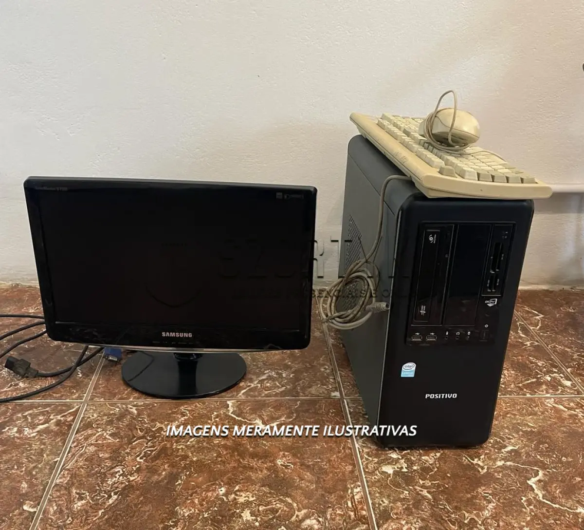 LOTE 001 - UM COMPUTADOR MARCA POSITIVO COM MONITOR MARCA SANSUNG