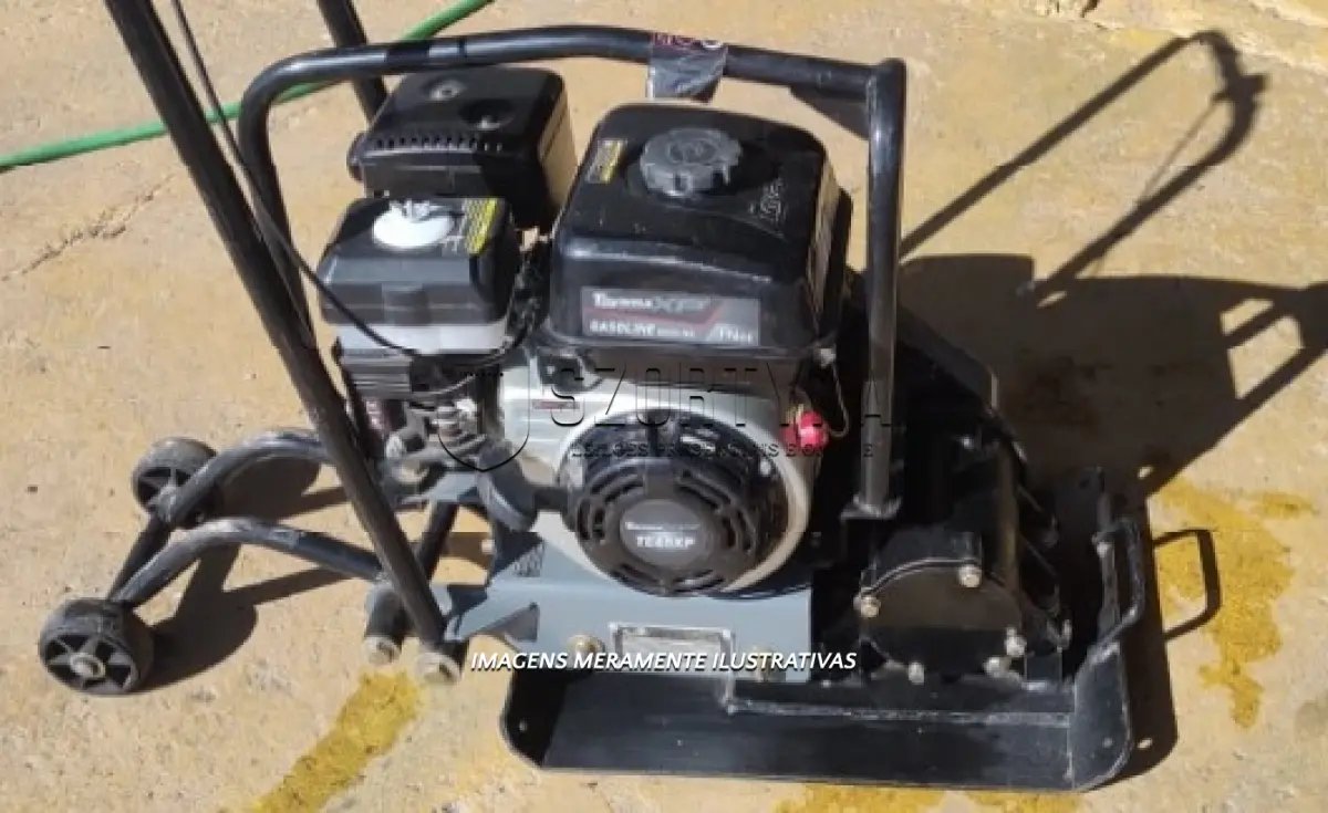 LOTE 028 - PLACA VIBRATORIA 500x360mm GAS. 6,5HP 4T TOYAMA