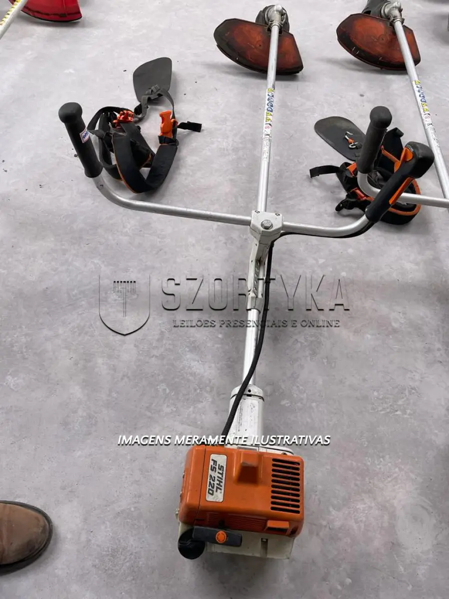 LOTE 015 - ROÇADEIRA COSTAL A GASOLINA STHIL FS 220