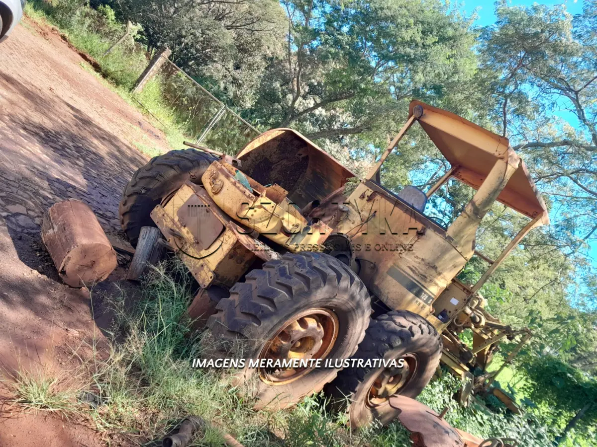 LOTE 015 - MOTONIVELADORA CATERPILAR 120B, 1982, MOTOR 3306