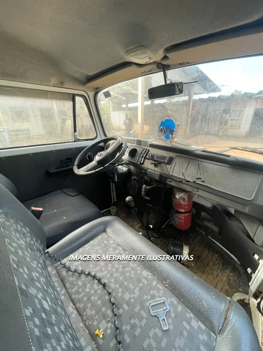 LOTE 020 - KOMBI COM RAMPA DE ACESSIBILIDADE 2005/2006