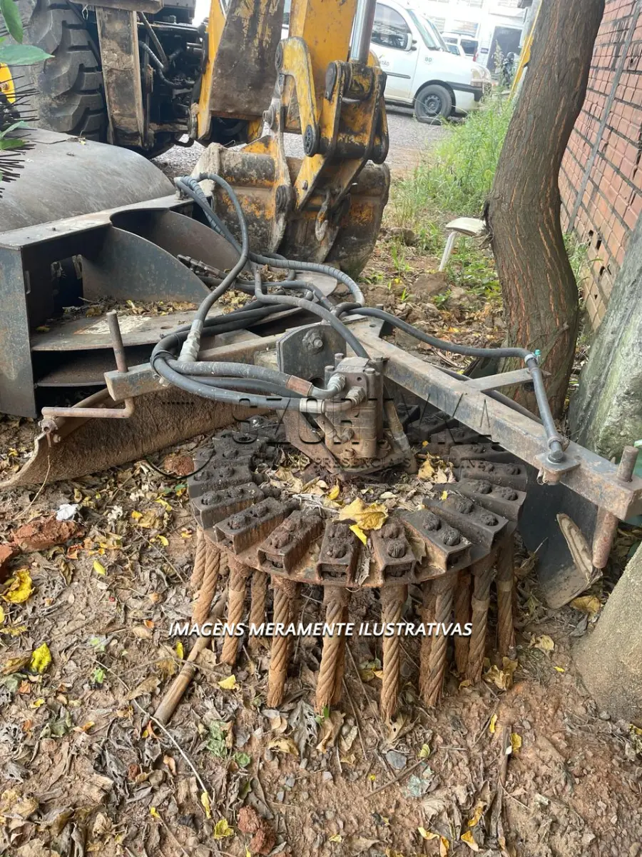 LOTE 005 - TRATOR DE RODAS BOBCAT 2011/2011
