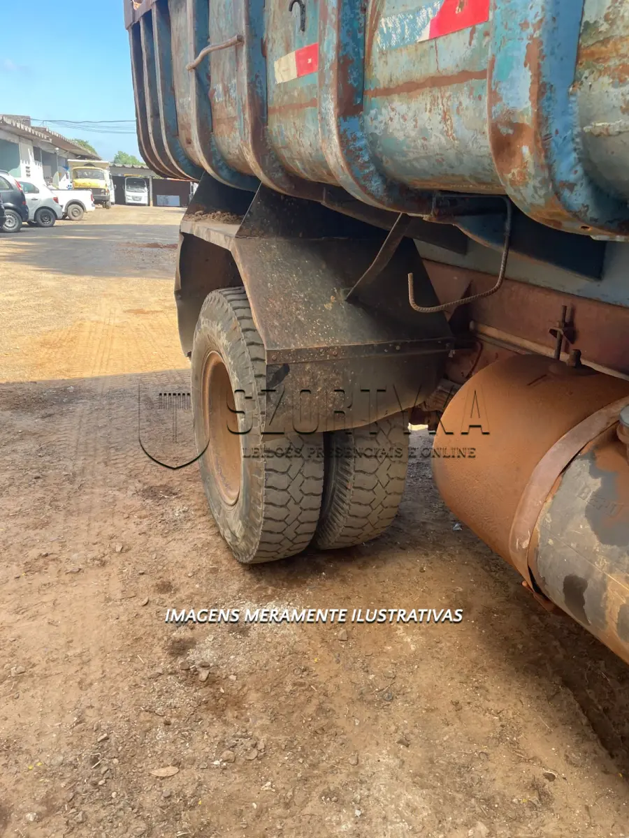 LOTE 004 - CAMINHÃO CAÇAMBA MERCEDES L1113 ANO 1983
