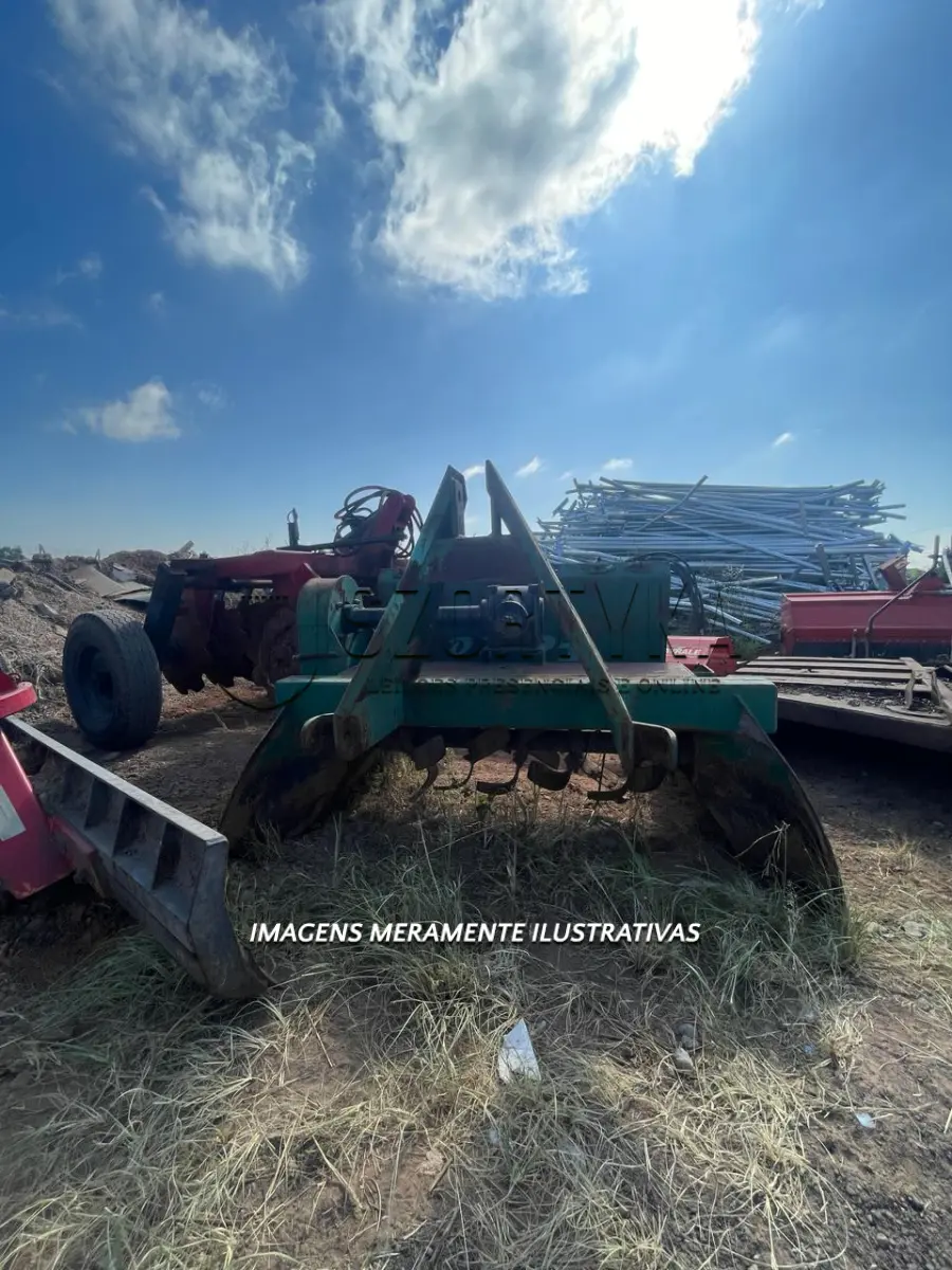 LOTE 018 - ENXADA ROTATIVA COM ENCATEIRADEIRA MARCA AGROPATA