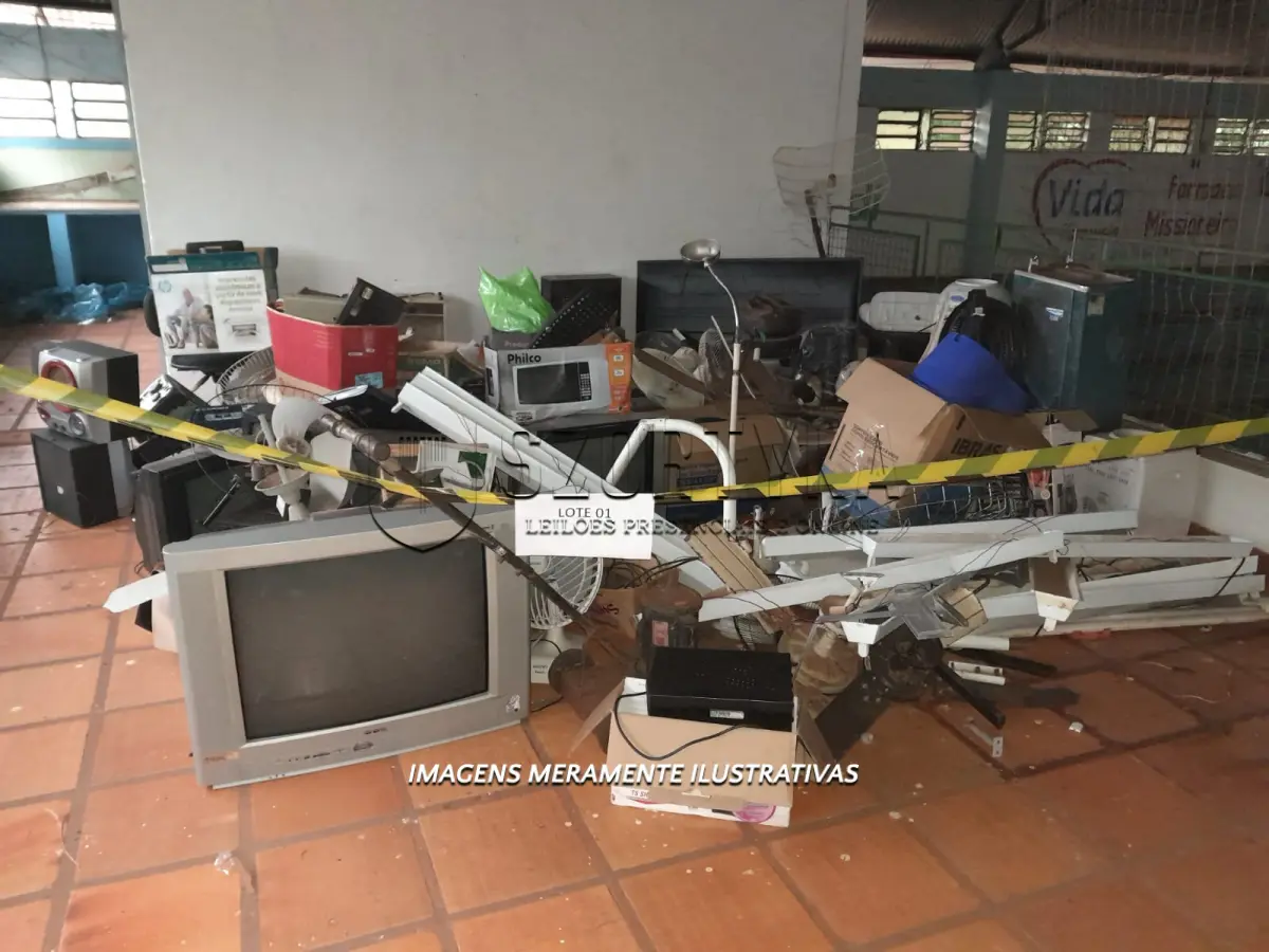 LOTE 001 - SUCATAS DE EQUIPAMENTOS DE INFORMÁTICA E ELETRELETRÔNICOS