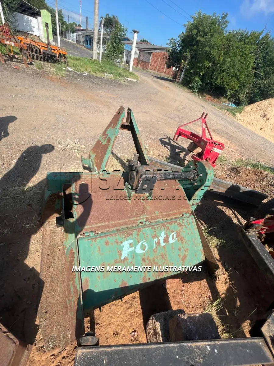 LOTE 018 - ENXADA ROTATIVA COM ENCATEIRADEIRA MARCA AGROPATA