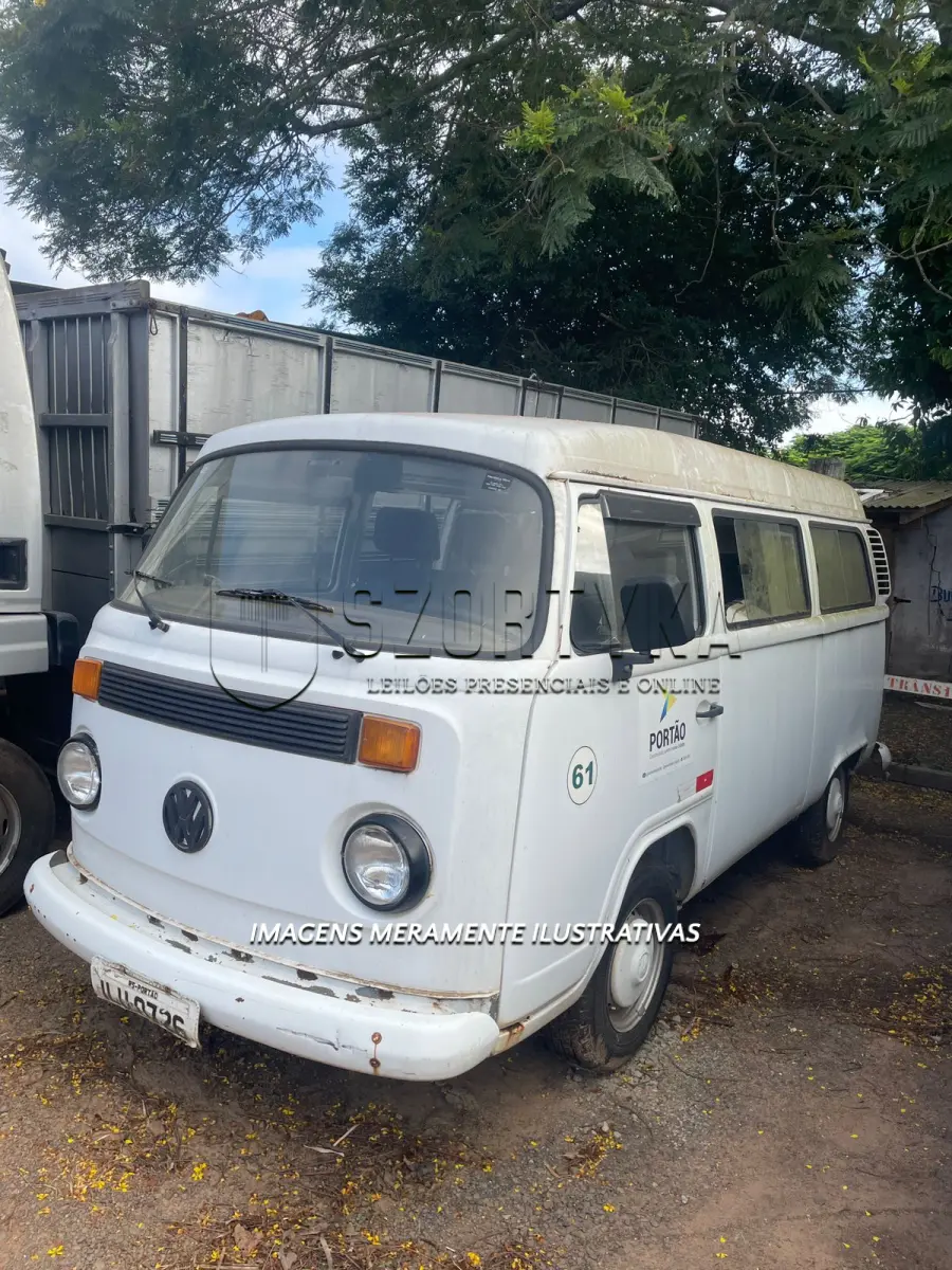LOTE 019 - KOMBI ANO 2004