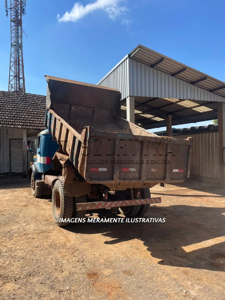 LOTE 004 - CAMINHÃO CAÇAMBA MERCEDES L1113 ANO 1983