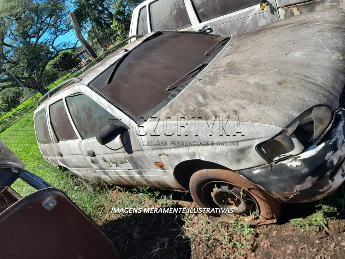 LOTE 016 - SUCATAS DE UM AUTOMÓVEL FORD ESCORT GL 1.6 F