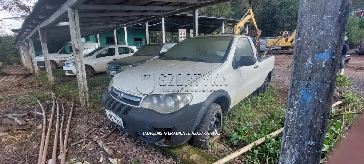 LOTE 012 - Um automóvel Fiat Strada Fire, 2010, gasolina/álcool