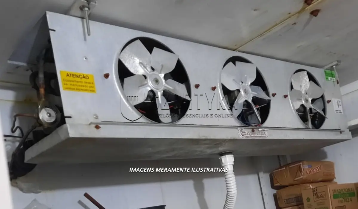 LOTE 001 - Duas câmaras de refrigeração, com 9,00m² (cada), completas