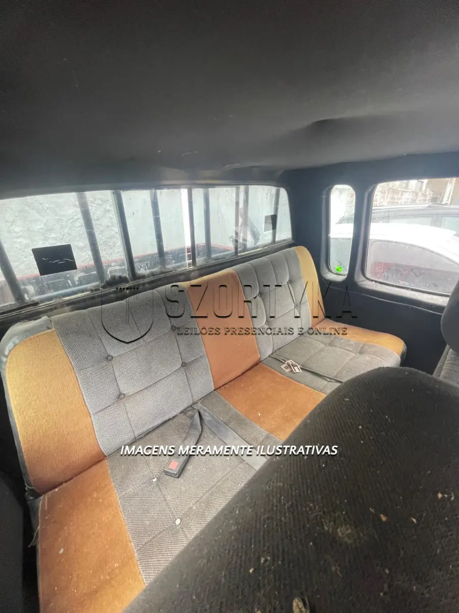 LOTE 001 - UMA GM/D20 CUSTOM 1986/1987
