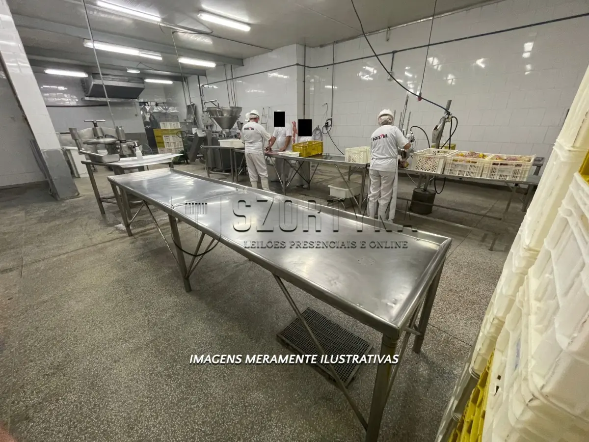 LOTE 007 - 03 (três) Mesas em inox para trabalho aprox. 5m de comp.