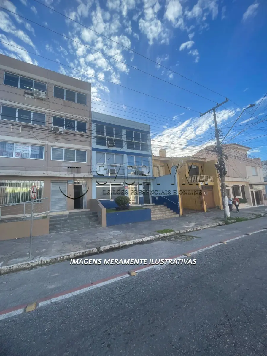 LOTE 001 - UMA SALA COMERCIAL NA RUA PROFESSOR ARAÚJO EM PELOTAS