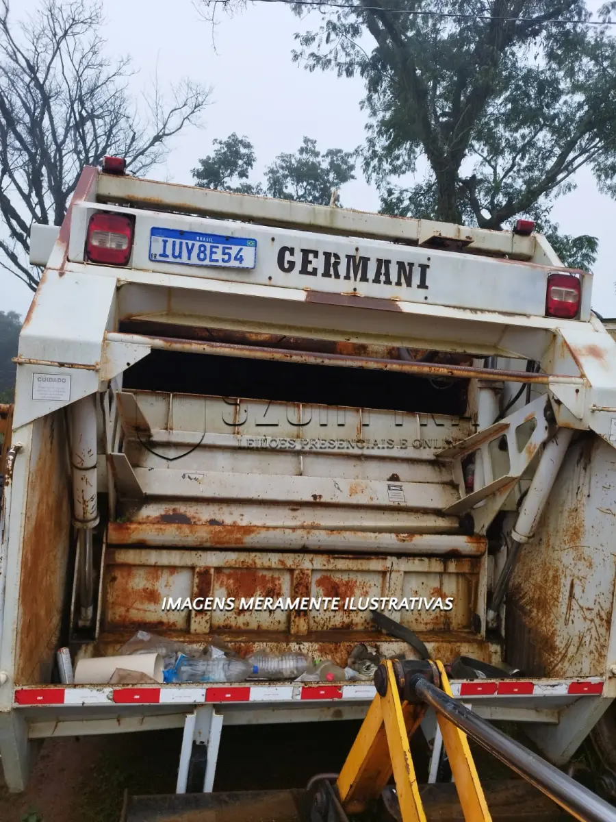 LOTE 007 - Caminhão Volkswagen, 13.190, 4X2 CRM,  2013, com coletor compactador de lixo