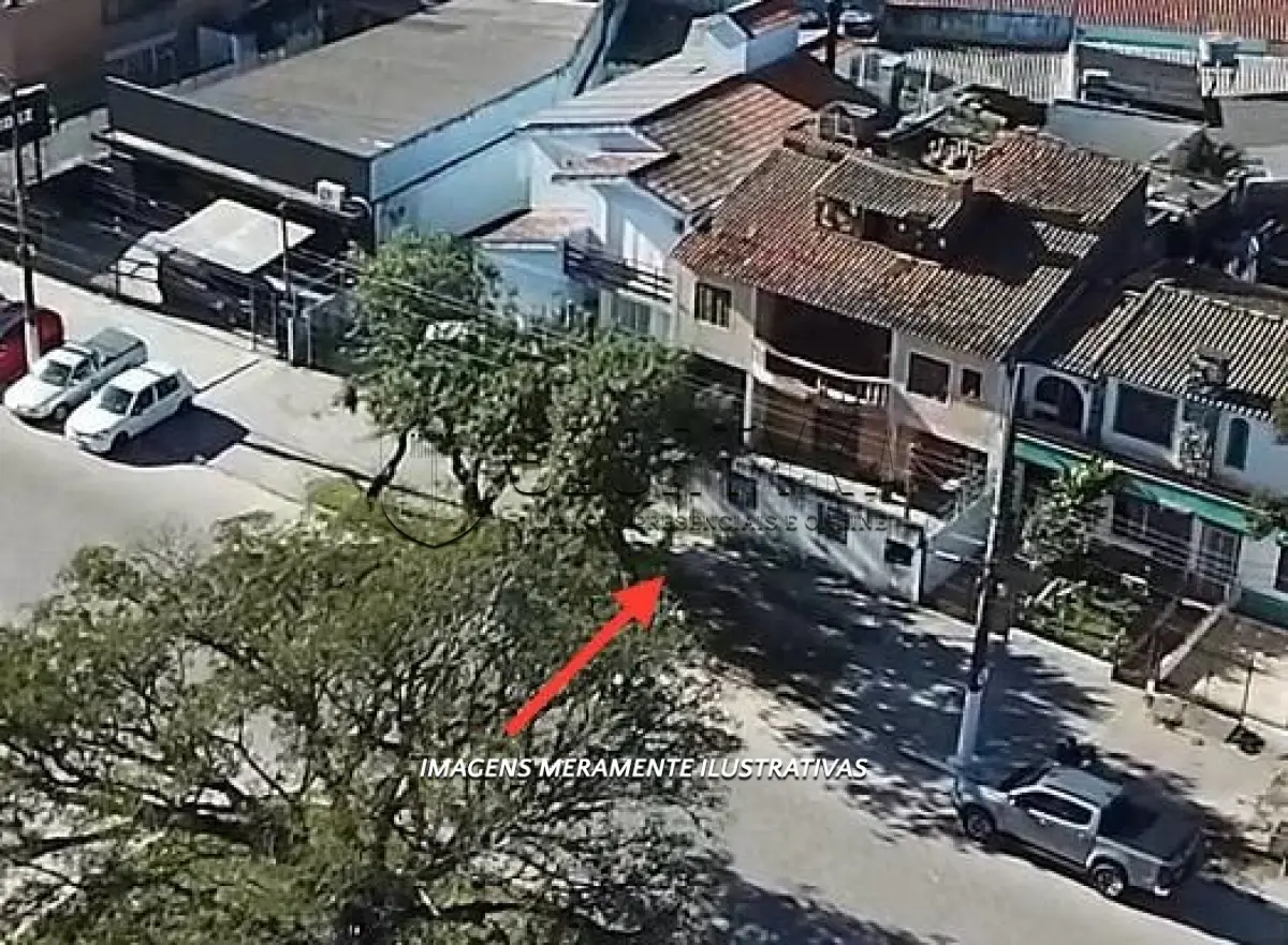 LOTE 001 - UM IMÓVEL COM  220,95M², NA AV. SÃO FRANCISCO DE PAULA EM PELOTAS