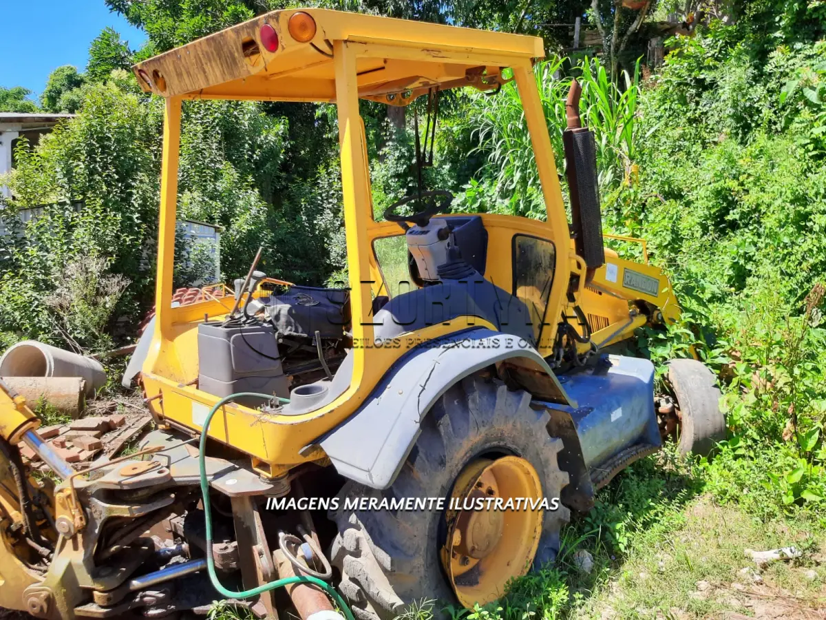 LOTE 008 - Um trator de rodas (retro escavadeira) marca Randon modelo RK406B ano 2010, diesel