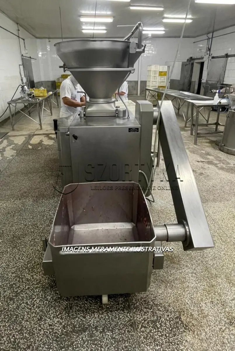 LOTE 010 - 01 (UMA) MÁQUINA EMBUTIDEIRA, HANDTMANN, COM CAPACIDADE PARA 200KG