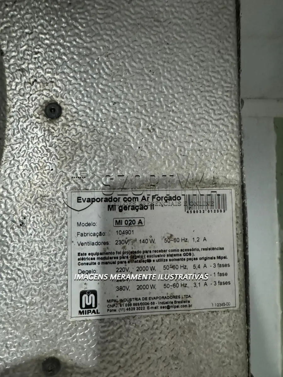 LOTE 001 - Duas câmaras de refrigeração, com 9,00m² (cada), completas