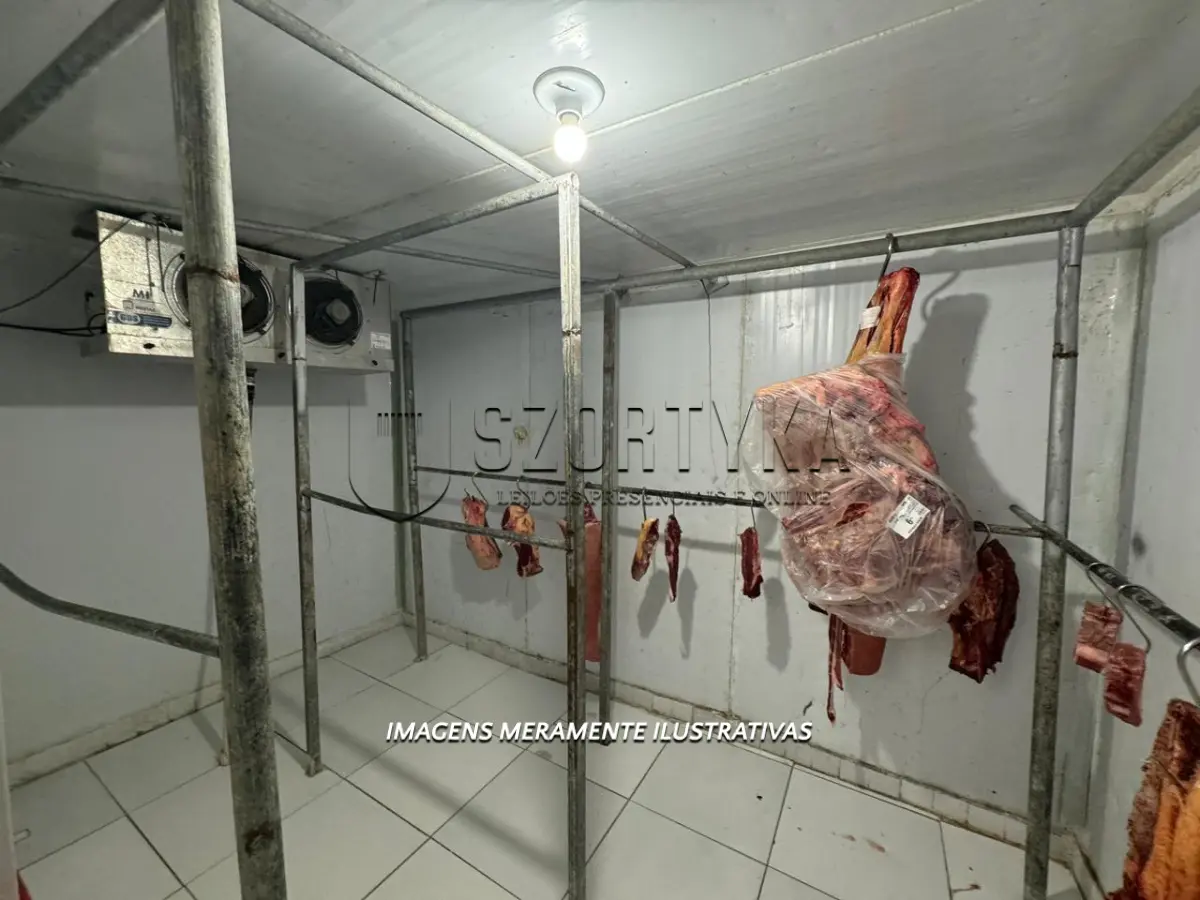 LOTE 001 - Duas câmaras de refrigeração, com 9,00m² (cada), completas